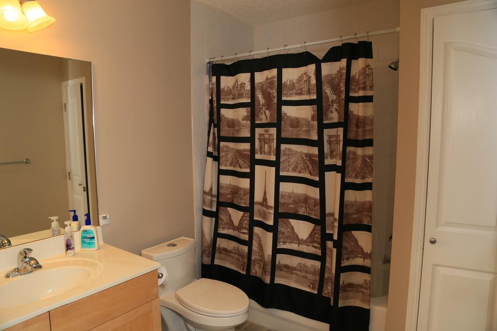 Ming'S Homestay Calgary Exterior photo
