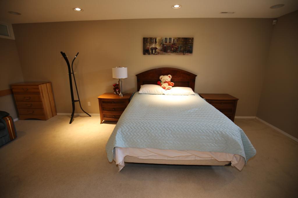 Ming'S Homestay Calgary Exterior photo
