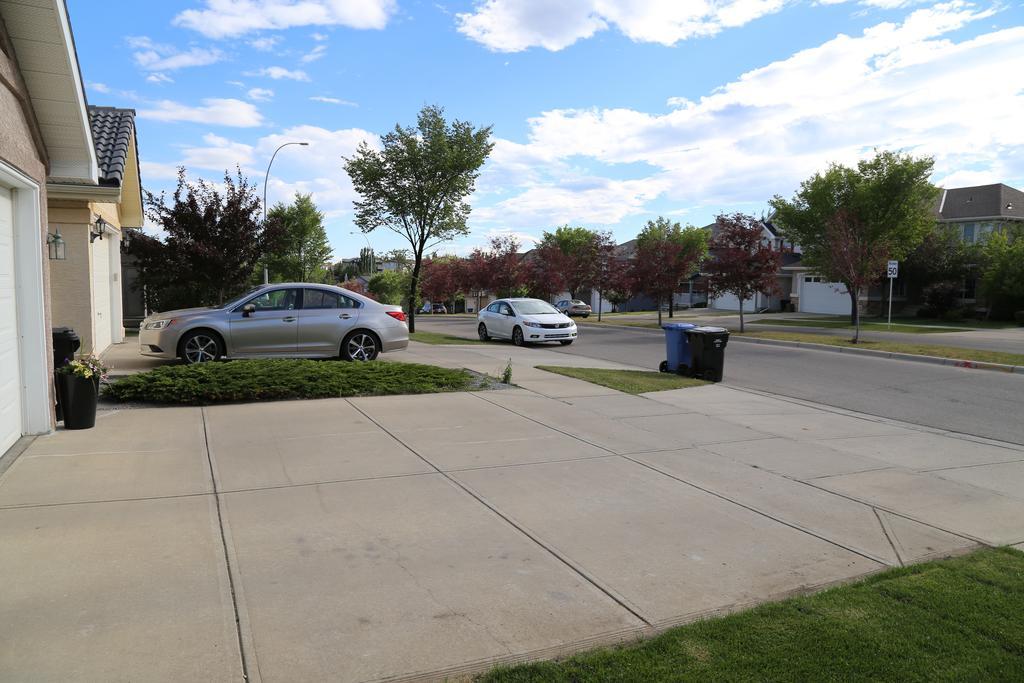 Ming'S Homestay Calgary Exterior photo