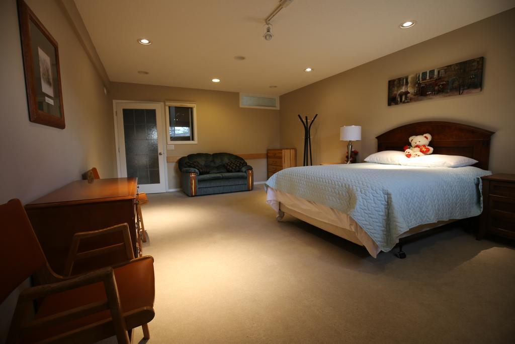 Ming'S Homestay Calgary Exterior photo